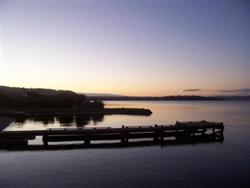 Le lac Rotorua au soir