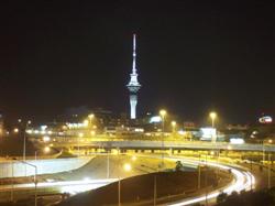 La skytower de nuit