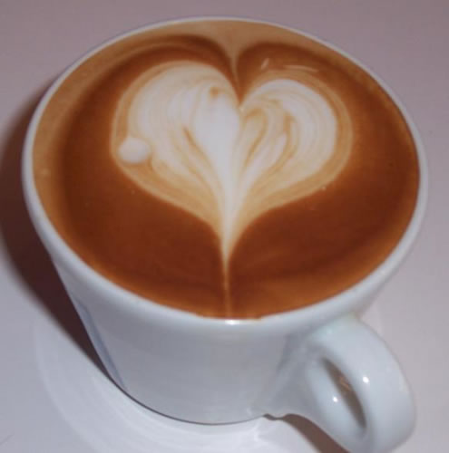 Le coeur dans le cafe