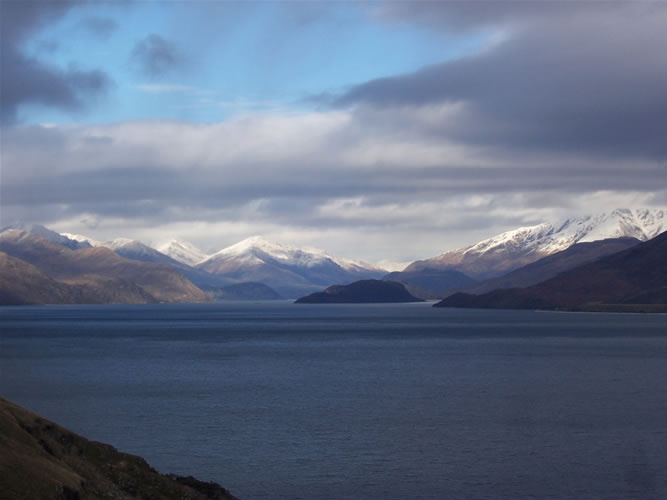 Le lac wanaka en Nouvelle-Zélande