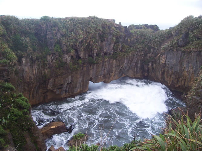 La vague à punakaiki en nouvelle zelande