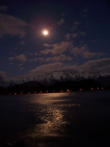 Photo des remarkables à queenstown de nuit