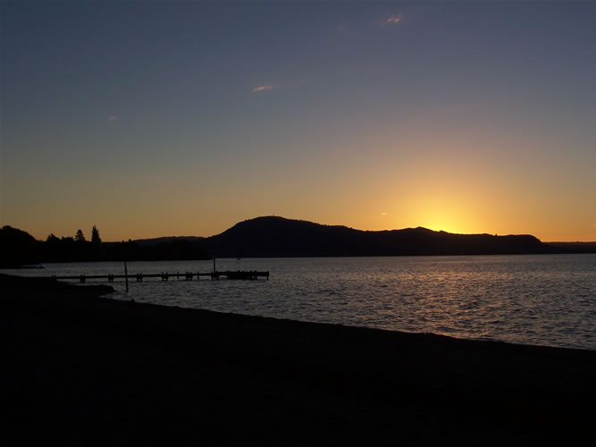 Le coucher de soleil à rotorua