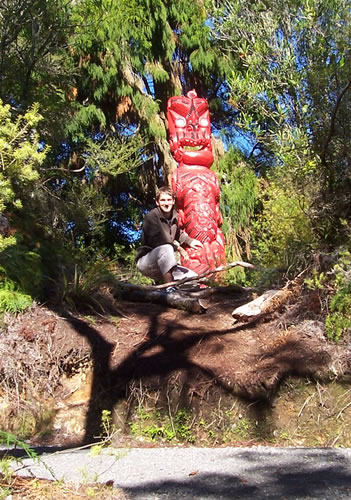 Une statue maori à rotorua