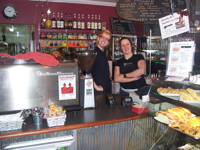 Julia et mathieu au Dorothy Patisserie en Nouvelle-zelande